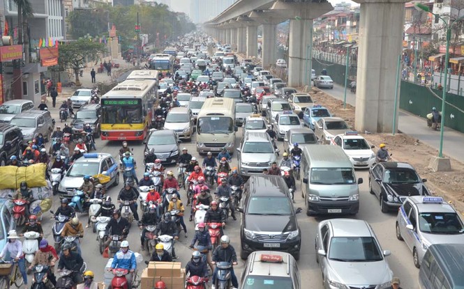 Những tuyến đường 'hành xác' ở Hà Nội vào giờ cao điểm - ảnh 1