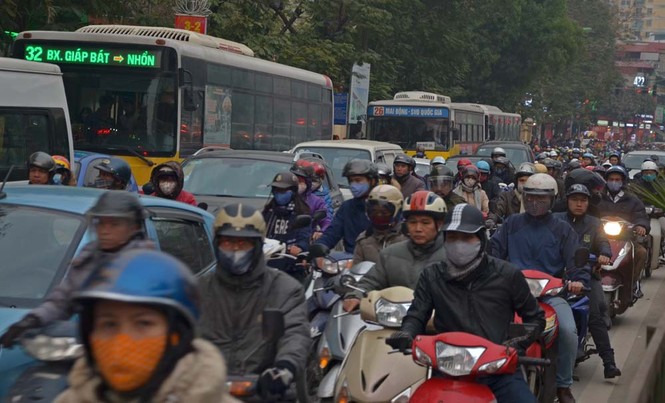 Những tuyến đường 'hành xác' ở Hà Nội vào giờ cao điểm - ảnh 12