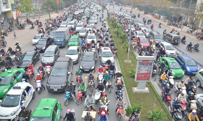 Những tuyến đường 'hành xác' ở Hà Nội vào giờ cao điểm - ảnh 10