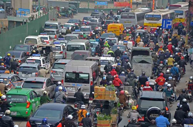 Những tuyến đường 'hành xác' ở Hà Nội vào giờ cao điểm - ảnh 3