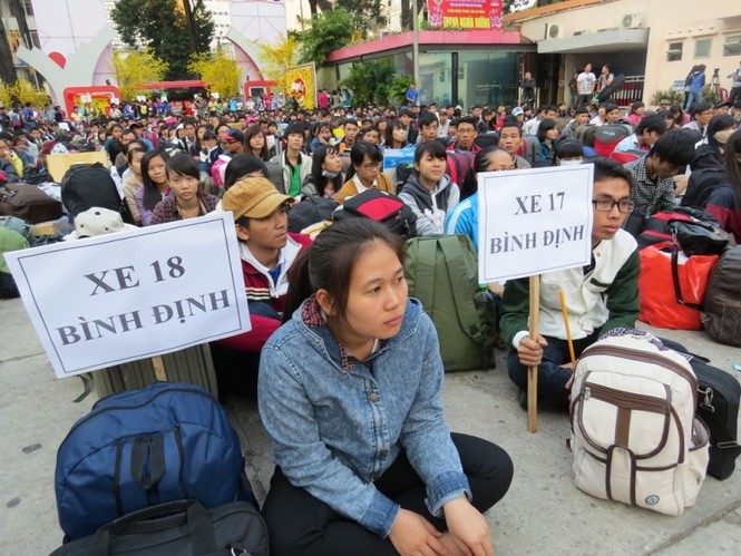 Chuyến xe mùa xuân cho sinh viên khó khăn về quê đón tết - ảnh 2