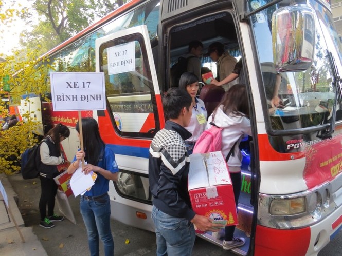 Chuyến xe mùa xuân cho sinh viên khó khăn về quê đón tết - ảnh 5