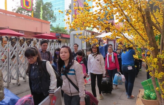 Chuyến xe mùa xuân cho sinh viên khó khăn về quê đón tết - ảnh 3