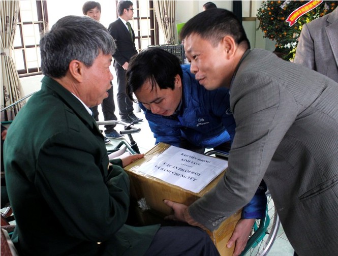 Trao quà Tết cho thương binh nặng tại Thái Bình - ảnh 1