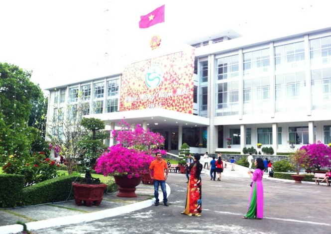 Mồng Một rộn ràng góc phố phương Nam - ảnh 2