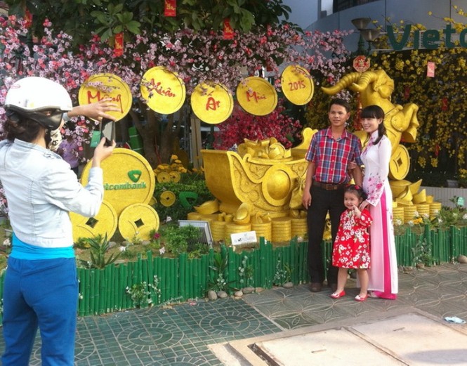 Mồng Một rộn ràng góc phố phương Nam - ảnh 6