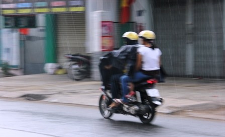 TP HCM bất ngờ xuất hiện mưa trái mùa chiều mùng 1 Tết - ảnh 2