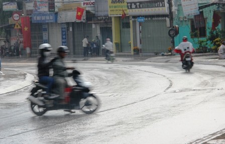 TP HCM bất ngờ xuất hiện mưa trái mùa chiều mùng 1 Tết - ảnh 3