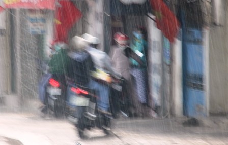 TP HCM bất ngờ xuất hiện mưa trái mùa chiều mùng 1 Tết - ảnh 8