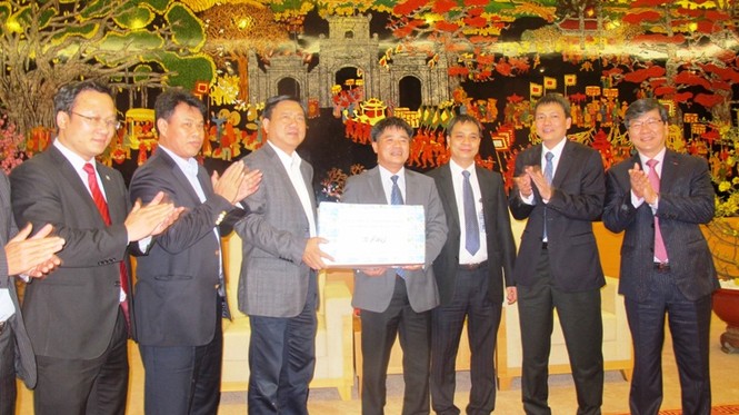 Bộ trưởng Thăng tiễn chuyến bay và chuyến tàu cuối năm - ảnh 2