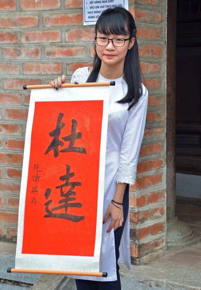 Xếp hàng xin chữ ở Văn Miếu - Quốc Tử Giám - ảnh 12