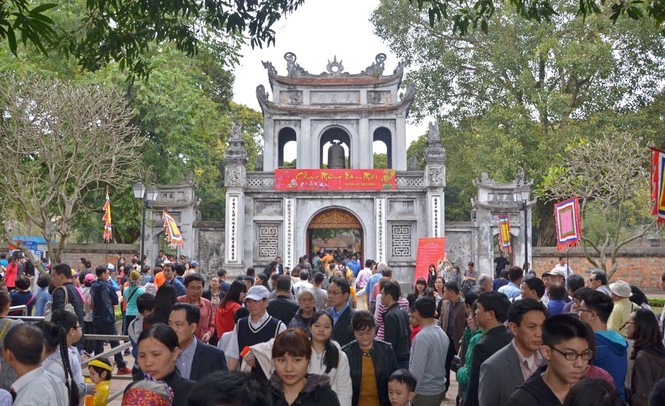 Xếp hàng xin chữ ở Văn Miếu - Quốc Tử Giám - ảnh 15