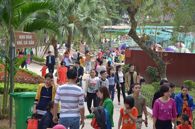 Khu vui chơi đông nghịt người du xuân đầu năm - ảnh 3