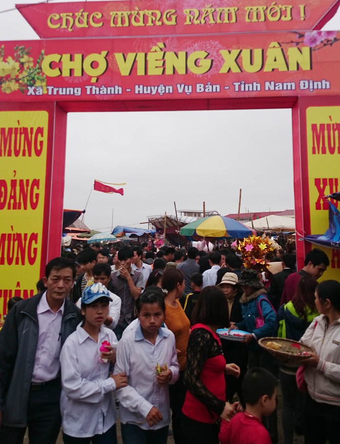Chưa họp, chợ Viềng đã chật kín người - ảnh 1