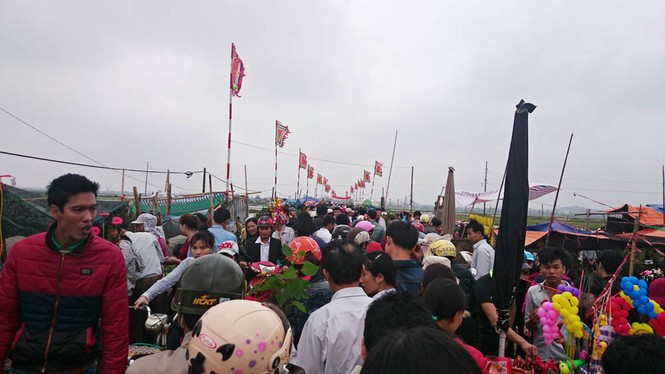 Chưa họp, chợ Viềng đã chật kín người - ảnh 13