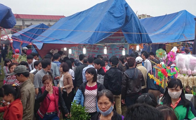 Chưa họp, chợ Viềng đã chật kín người - ảnh 11