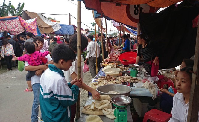 Chưa họp, chợ Viềng đã chật kín người - ảnh 4