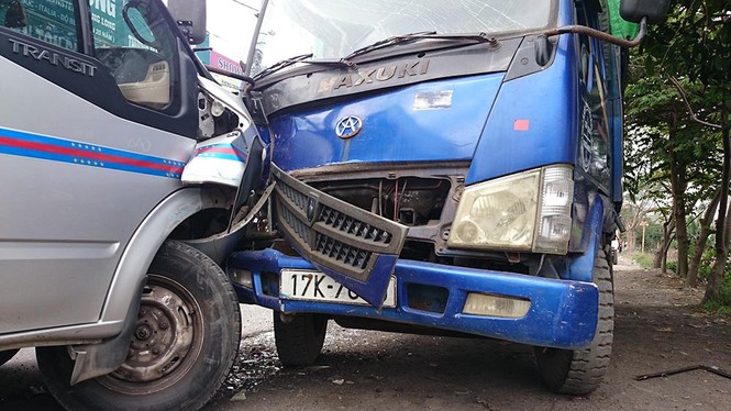 Thợ sửa xe chết thảm khi đang thay lốp ven đường - ảnh 2