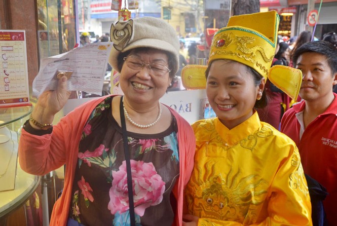 Đổ xô mua vàng ngày vía Thần Tài - ảnh 7