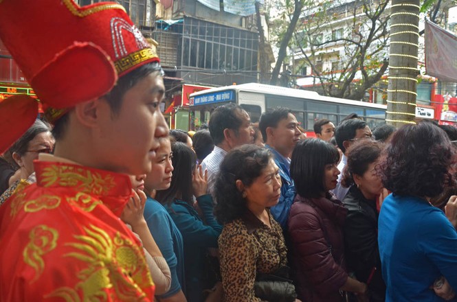 Đổ xô mua vàng ngày vía Thần Tài - ảnh 9