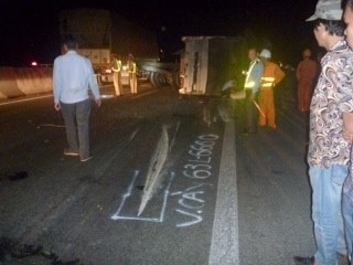 Xe tải rớt thùng, cao tốc TP.HCM - Trung Lương ùn ứ 2km - ảnh 2