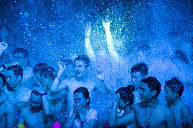 Giới trẻ Hà thành 'xõa' tưng bừng với tiệc bikini - ảnh 4