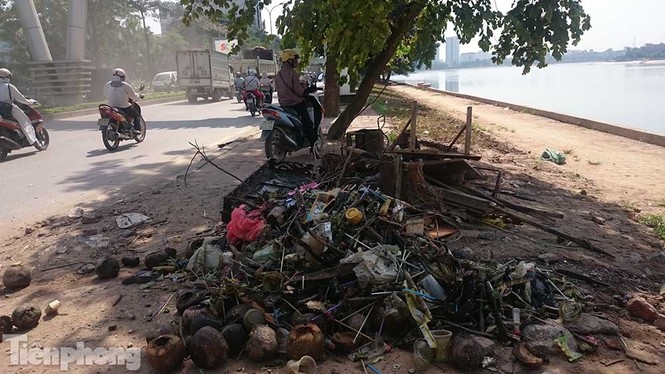 Rác thải bủa vây hồ bán đảo đẹp nhất Thủ đô - ảnh 10
