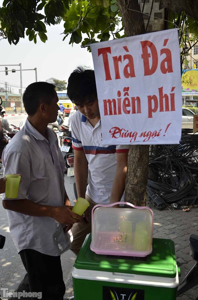 Mát lòng những điểm 'trà đá miễn phí' ở Hà Nội - ảnh 6