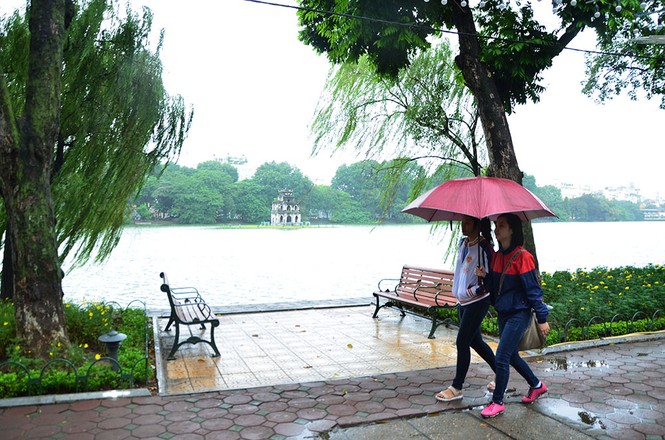 Người Hà Nội run run đón gió lạnh đầu mùa - ảnh 12