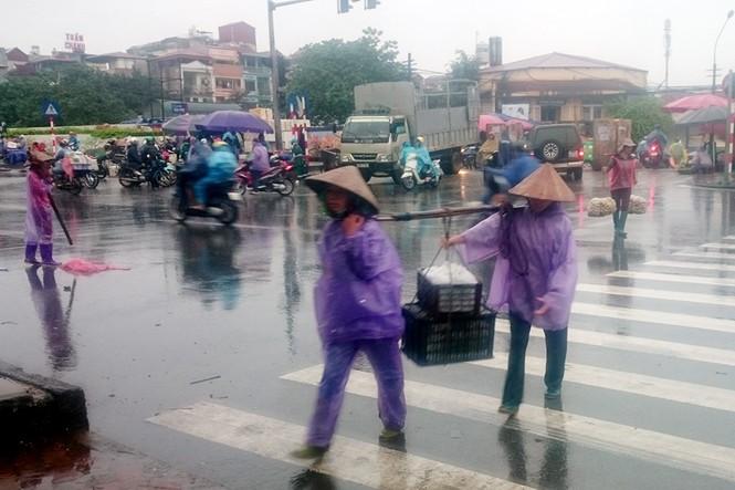 Người Hà Nội run run đón gió lạnh đầu mùa - ảnh 11