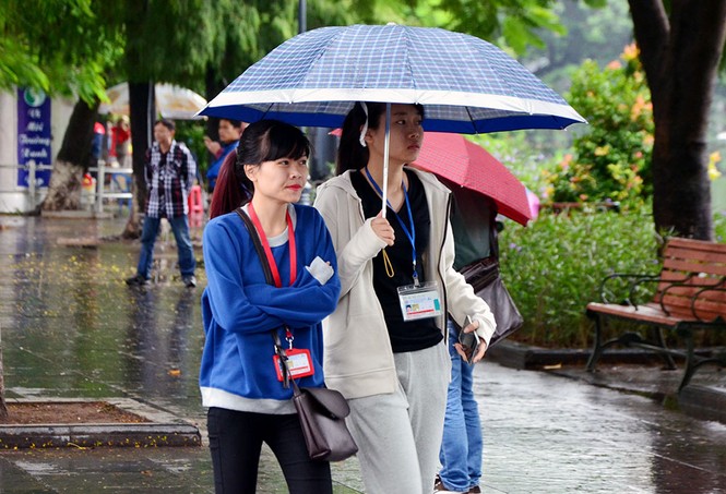 Người Hà Nội run run đón gió lạnh đầu mùa - ảnh 7