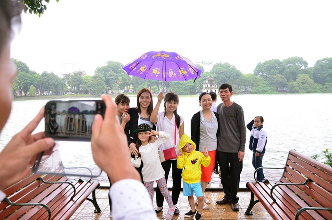 Người Hà Nội run run đón gió lạnh đầu mùa - ảnh 13