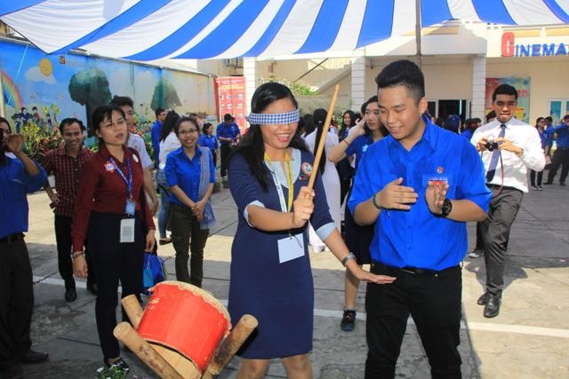 Đại biểu Tàu SSEAYP hát Trống cơm, học phát âm tiếng Việt... - ảnh 4