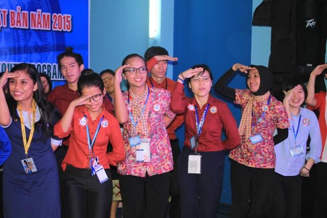 Đại biểu Tàu SSEAYP hát Trống cơm, học phát âm tiếng Việt... - ảnh 11