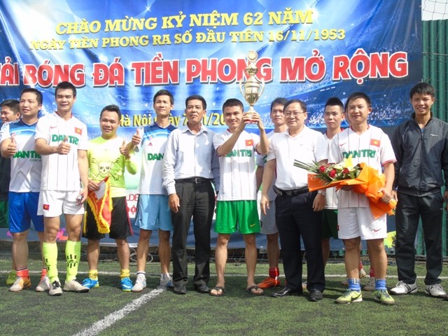 Bế mạc Giải Bóng đá Tiền Phong mở rộng - ảnh 1