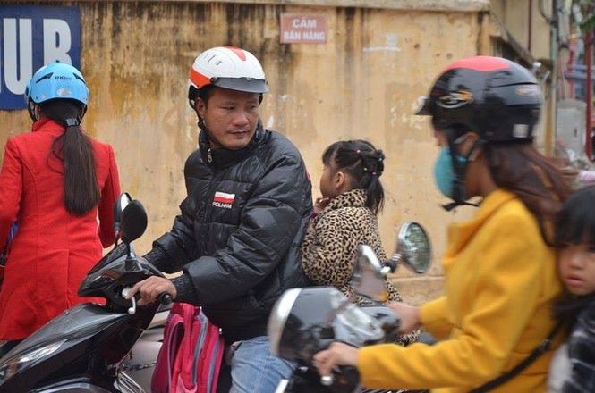 Nhiệt độ giảm sâu, người Hà Nội 'thưởng thức' gió lạnh mùa Đông - ảnh 8