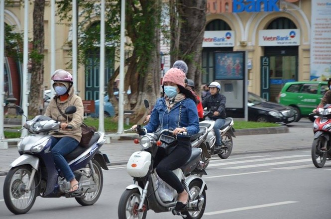 Nhiệt độ giảm sâu, người Hà Nội 'thưởng thức' gió lạnh mùa Đông - ảnh 3