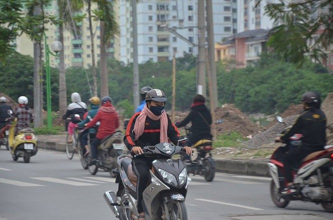 Nhiệt độ giảm sâu, người Hà Nội 'thưởng thức' gió lạnh mùa Đông - ảnh 18