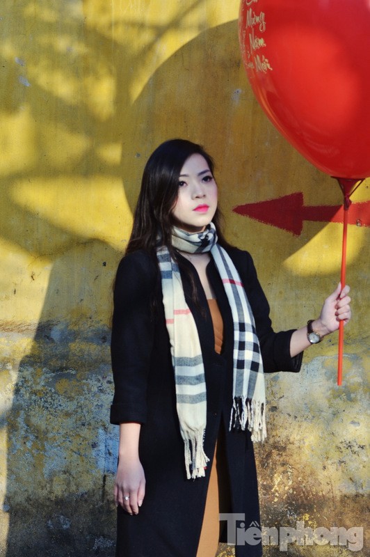 Thiếu nữ Hà thành khoe sắc trong nắng xuân sáng mồng 1 Tết - ảnh 7