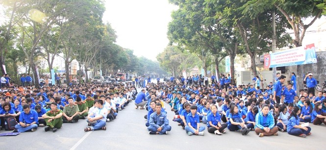 Thành đoàn TPHCM ra quân thực hiện Tháng thanh niên 2016 - ảnh 1