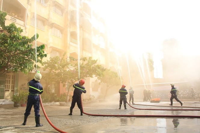 Thành đoàn TPHCM ra quân thực hiện Tháng thanh niên 2016 - ảnh 5
