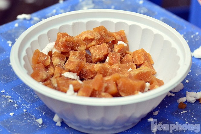 Dân Hà thành xếp hàng dài mua bánh đón Tết Hàn thực - ảnh 15