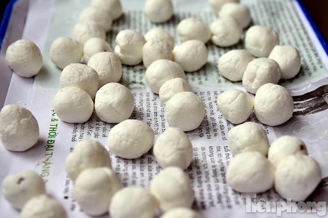 Dân Hà thành xếp hàng dài mua bánh đón Tết Hàn thực - ảnh 9