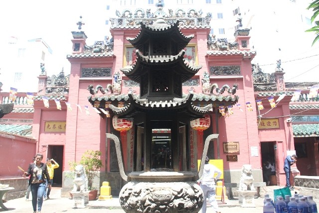 cận cảnh chùa ngọc hoàng - ảnh 4