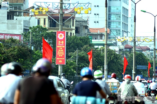 Hà Nội rợp cờ hoa chào mừng Quốc khánh 2/9 - ảnh 7