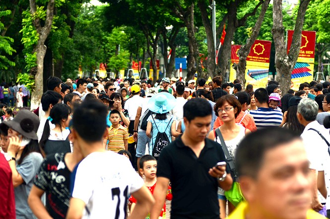 Rộn ràng phố đi bộ Hồ Gươm ngày Quốc khánh - ảnh 7