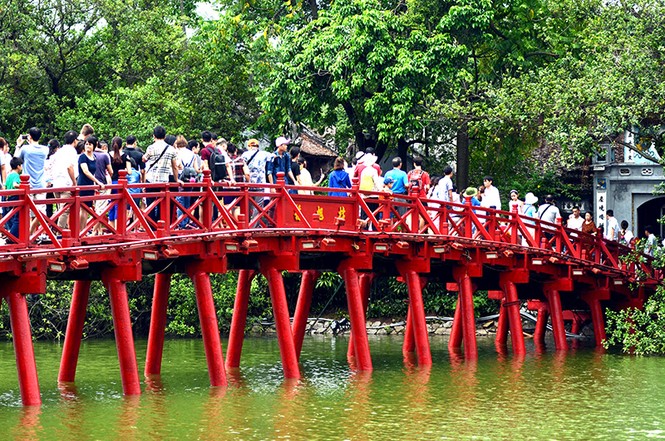 Rộn ràng phố đi bộ Hồ Gươm ngày Quốc khánh - ảnh 10
