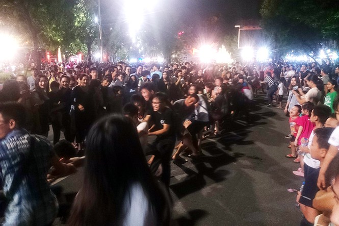 Phố đi bộ đông nghịt người trước Tết Trung thu - ảnh 7