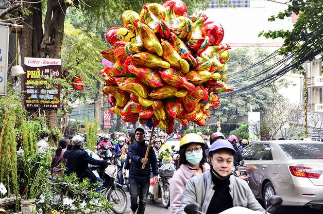 'Nghẹt thở' những cung đường Hà thành ngày cận Tết - ảnh 5