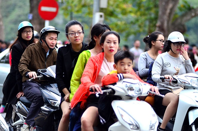 Nhan nhản vi phạm Luật giao thông dịp Tết ở Thủ đô - ảnh 2